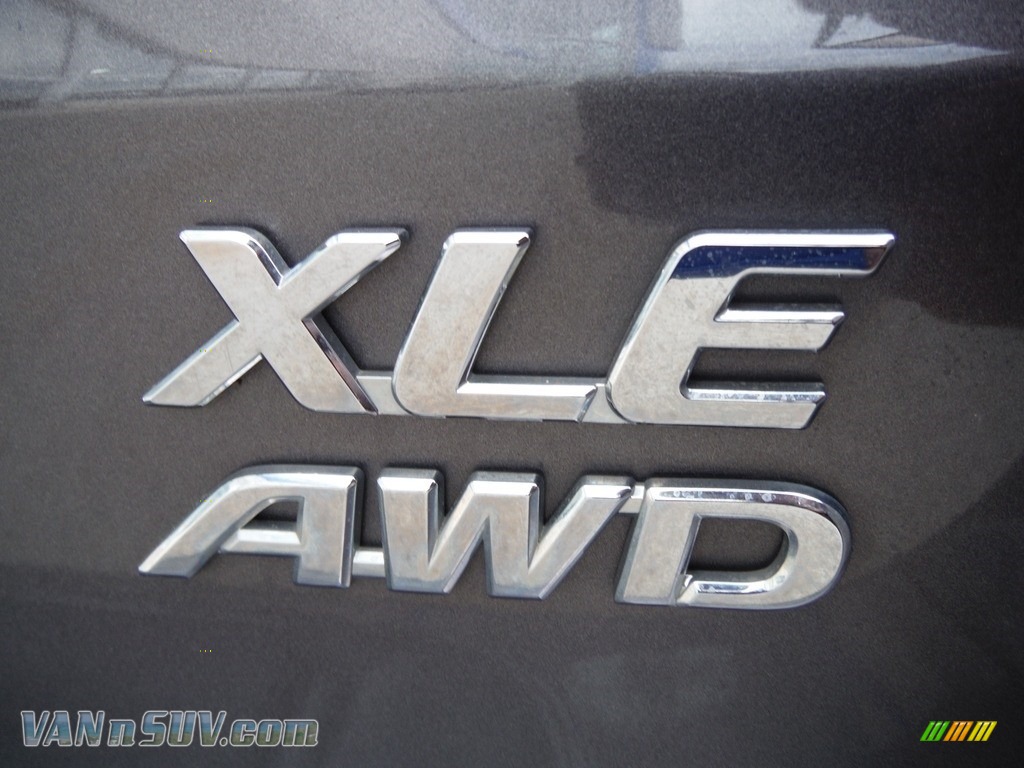 2014 Sienna XLE AWD - Predawn Gray Mica / Light Gray photo #3