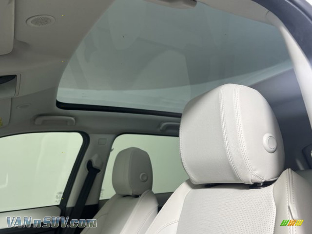 2023 Discovery Sport S - Fuji White / Light Oyster photo #23