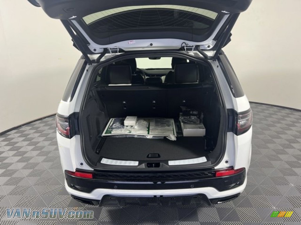 2023 Discovery Sport S R-Dynamic - Fuji White / Light Oyster photo #24