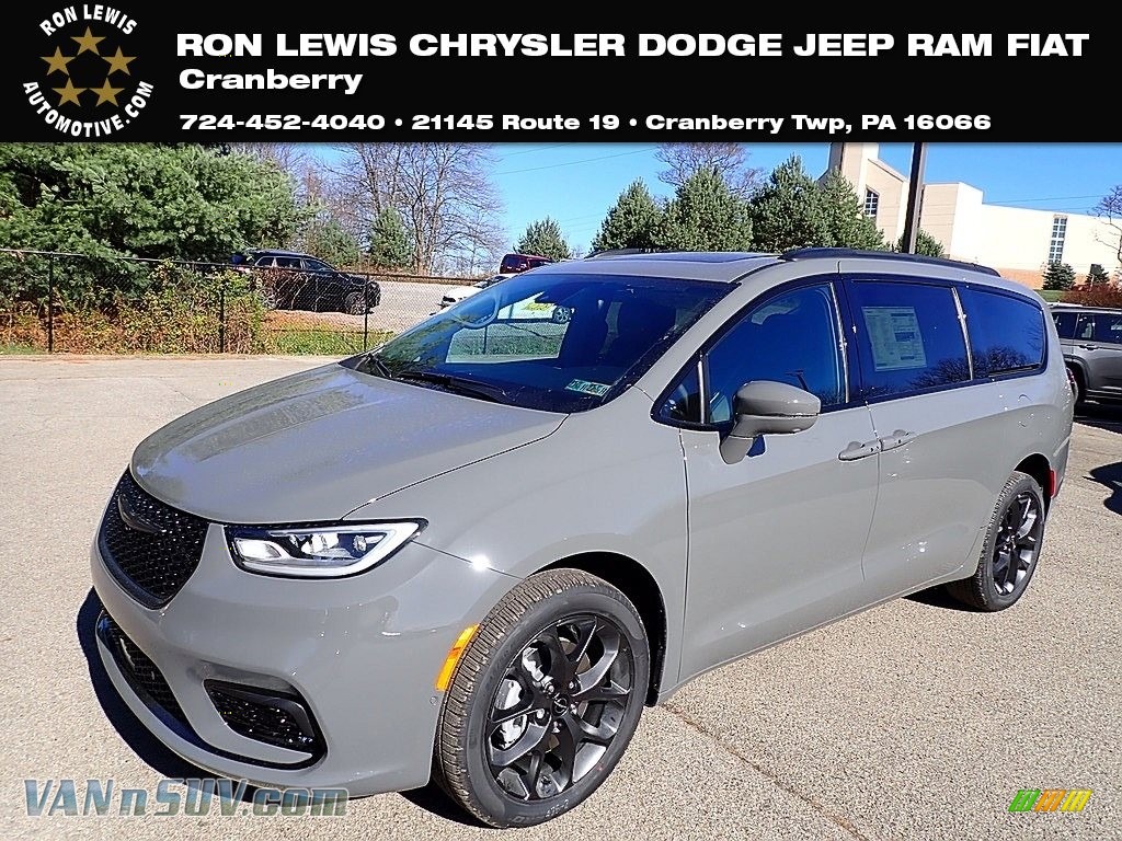 Ceramic Gray / Black Chrysler Pacifica Limited AWD