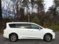 Chrysler Pacifica Limited AWD Bright White photo #5