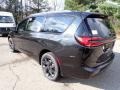Chrysler Pacifica Touring L AWD Brilliant Black Crystal Pearl photo #3