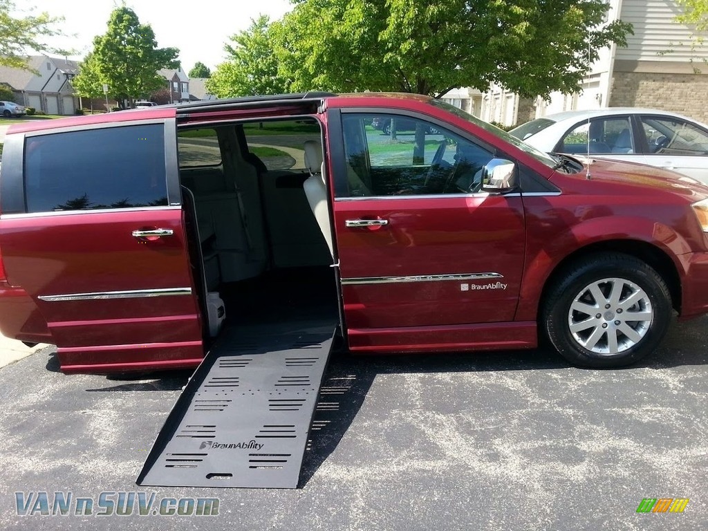 2012 Town & Country Touring - L - Deep Cherry Red Crystal Pearl / Dark Frost Beige/Medium Frost Beige photo #3