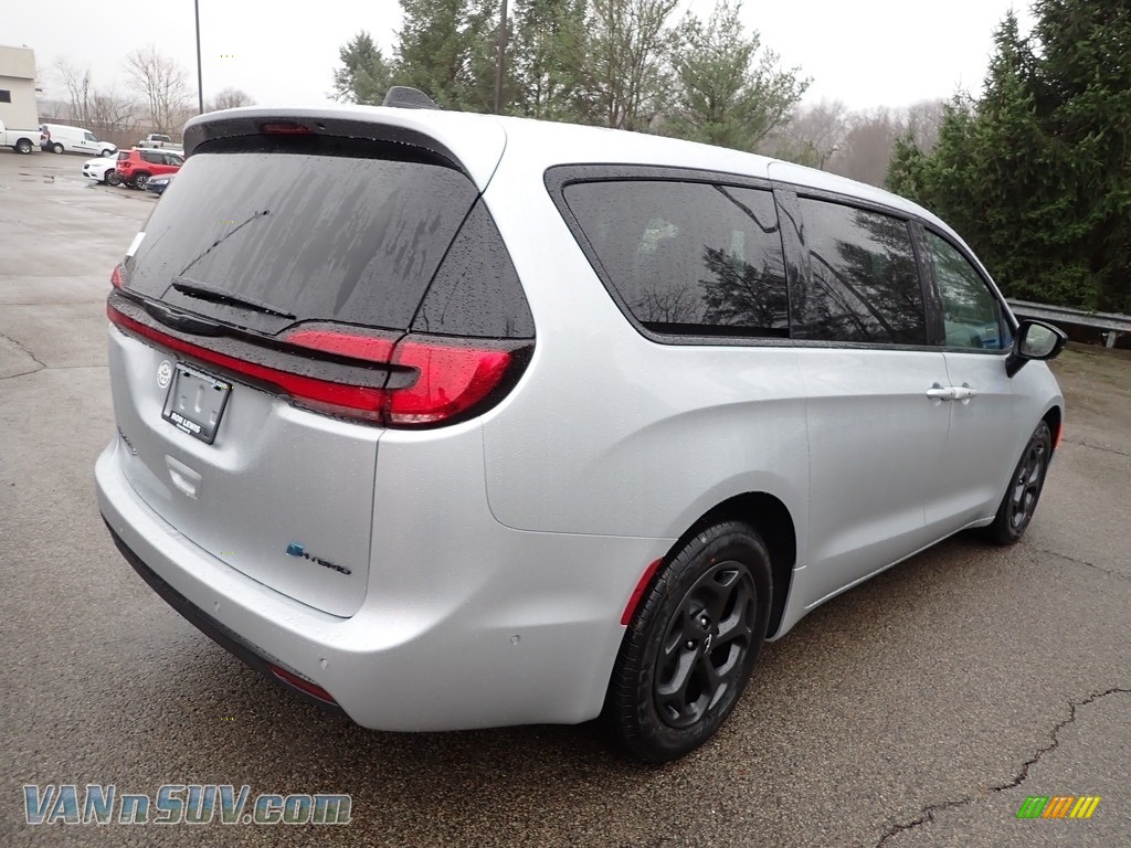 2023 Pacifica Hybrid Limited - Silver Mist / Black photo #5