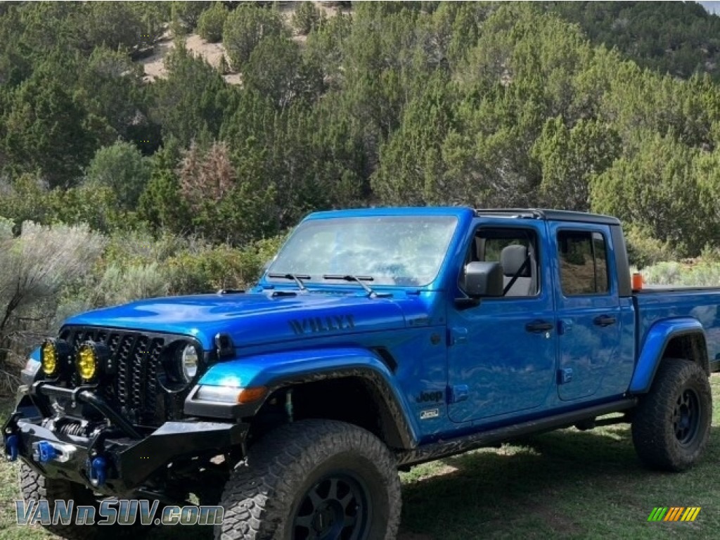 Hydro Blue Pearl / Black Jeep Gladiator Willys 4x4
