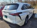 Toyota Sienna XLE Hybrid Super White photo #7