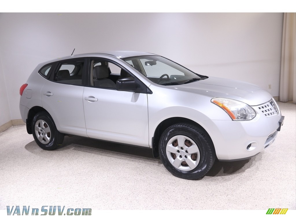 Silver Ice / Gray Nissan Rogue S