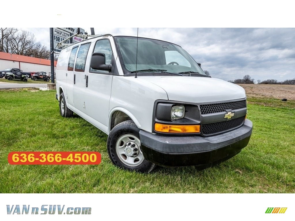 Summit White / Neutral Chevrolet Express 2500 Cargo Van