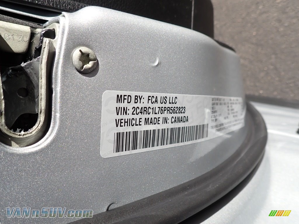 2023 Pacifica Hybrid Touring L - Silver Mist / Black photo #16