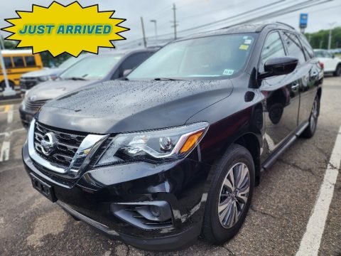Magnetic Black Pearl 2020 Nissan Pathfinder S 4x4