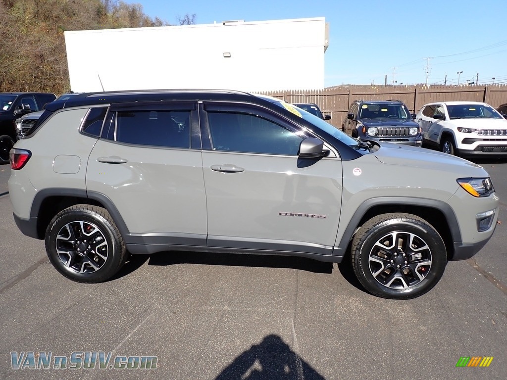 2020 Compass Trailhawk 4x4 - Sting-Gray / Ruby Red/Black photo #7