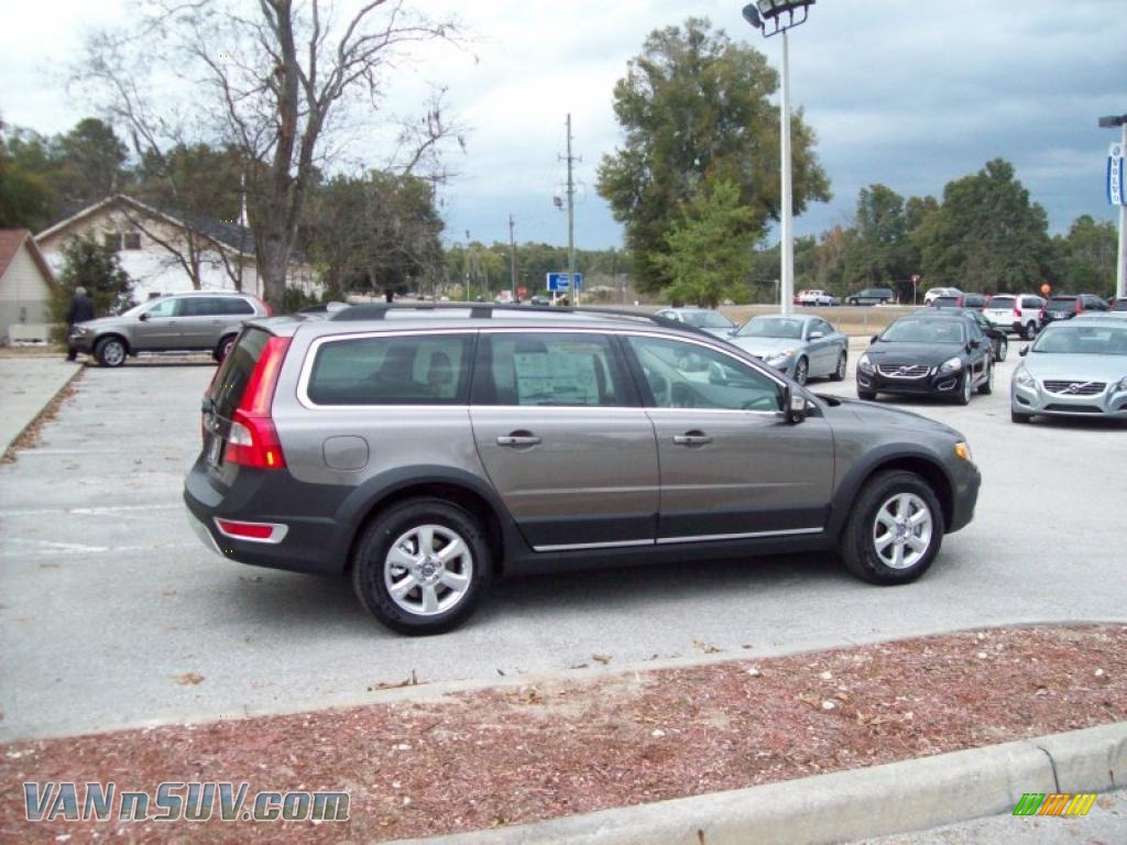2011 Volvo XC70 3.2 in Oyster Grey Metallic photo 9 105657 VANnSUV