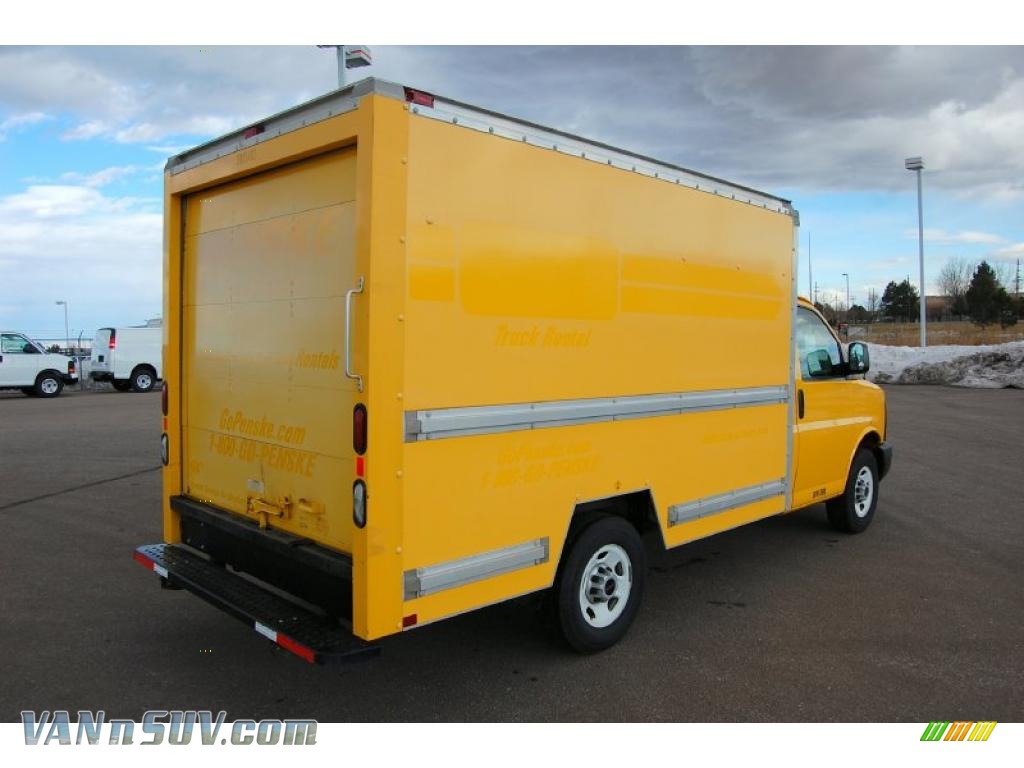 2007 Savana Cutaway 3500 Commercial Cargo Van - Yellow / Medium Pewter photo #7