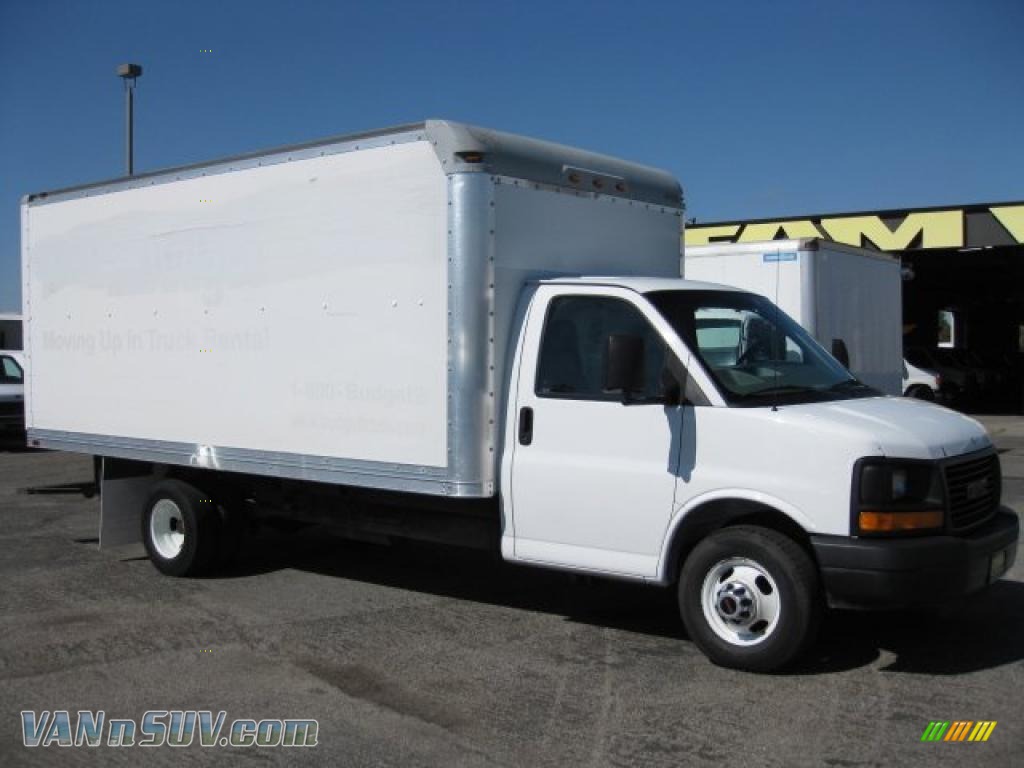 2004 GMC Savana Cutaway 3500 Commercial Moving Truck in White  909428  VANnSUV.com  Vans and 