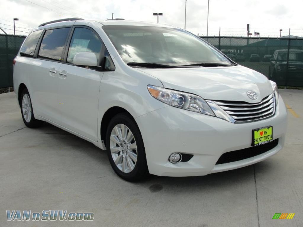 2011 toyota sienna xle blizzard pearl #3