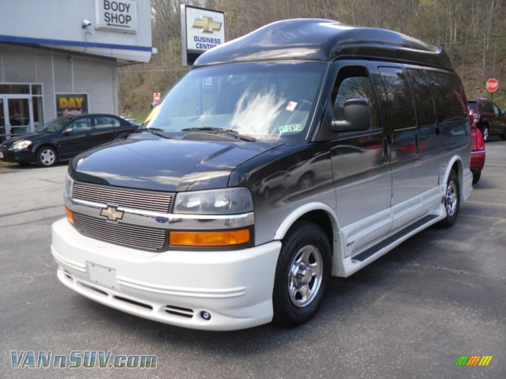 Summit White / Medium Dark Pewter Chevrolet Express 1500 Passenger Conversion Van