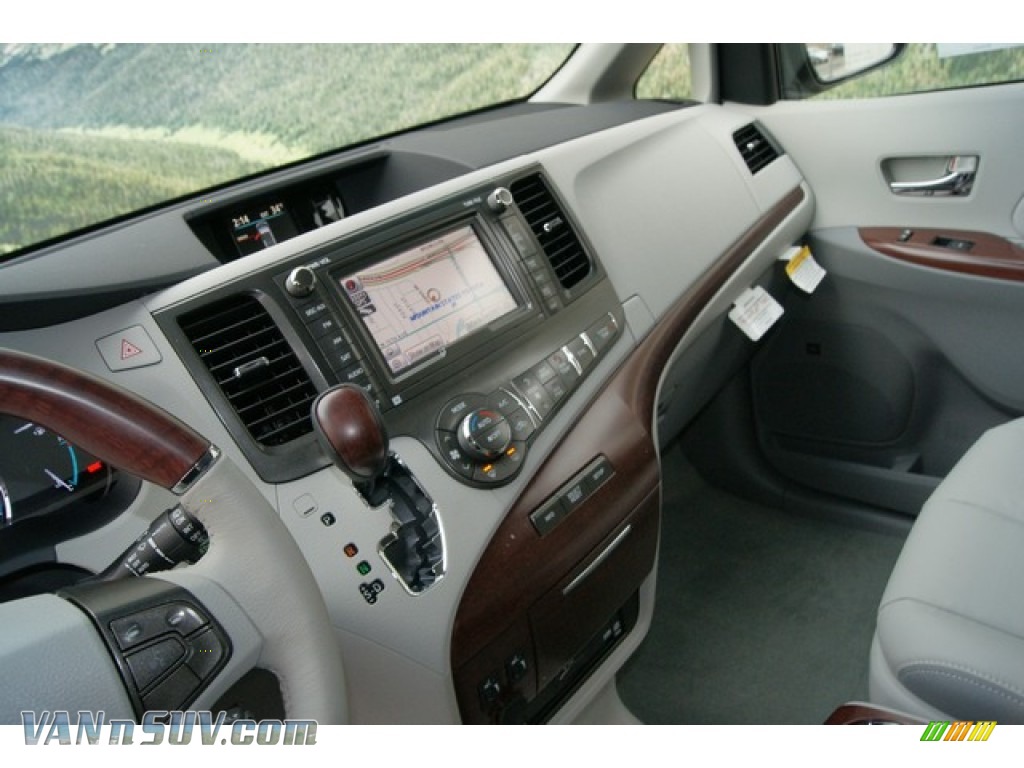 2012 Sienna Limited AWD - Blizzard White Pearl / Light Gray photo #6