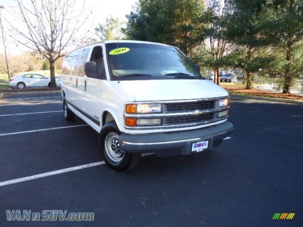 Summit White / Medium Gray Chevrolet Express G3500 15 Passenger Van Summit White / Medium Gray Chevrolet Express G3500 15 Passenger Van