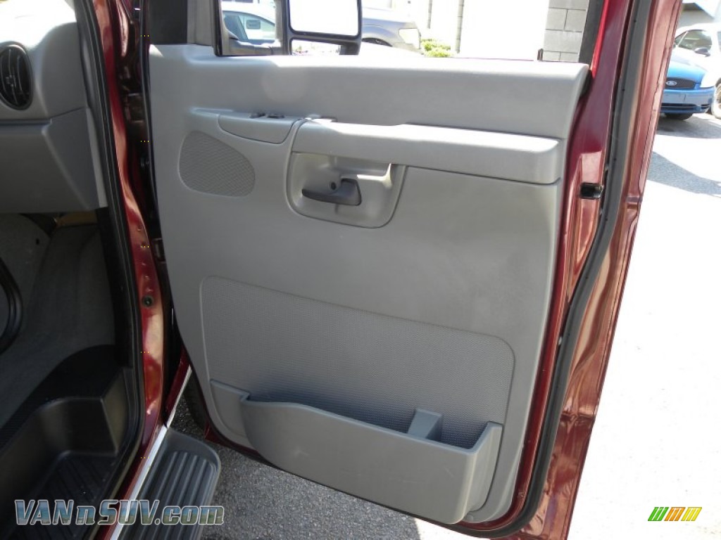2007 E Series Van E150 Passenger - Dark Toreador Red Metallic / Medium Flint Grey photo #7