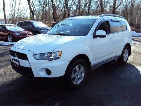 Diamond White Pearl 2010 Mitsubishi Outlander ES 4WD