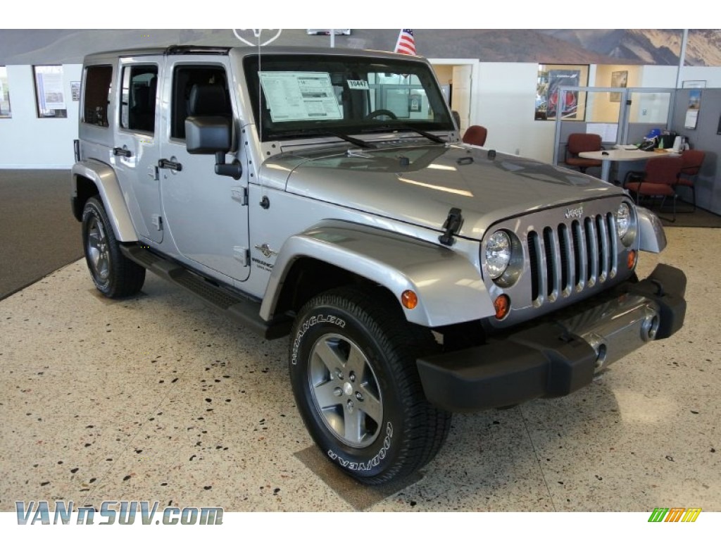 Billet Silver Metallic / Freedom Edition Black/Silver Jeep Wrangler Unlimit...