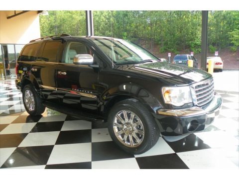 Brilliant Black Crystal Pearl 2008 Chrysler Aspen Limited