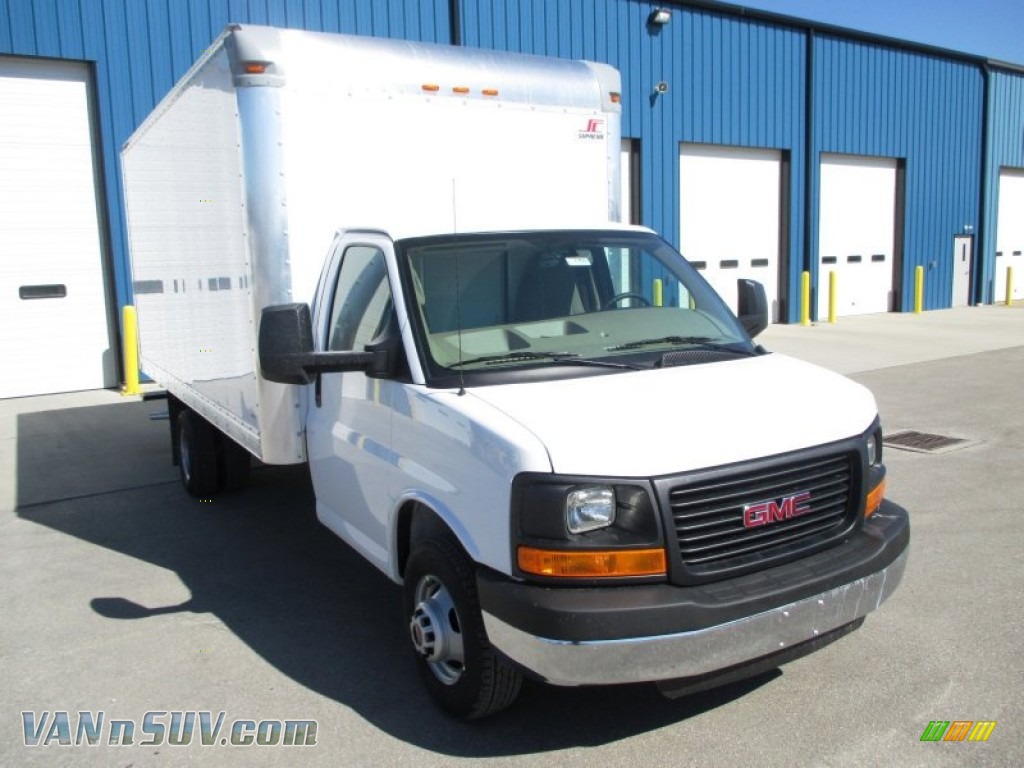 2014 GMC Savana Cutaway 3500 Commercial Moving Truck in Summit White